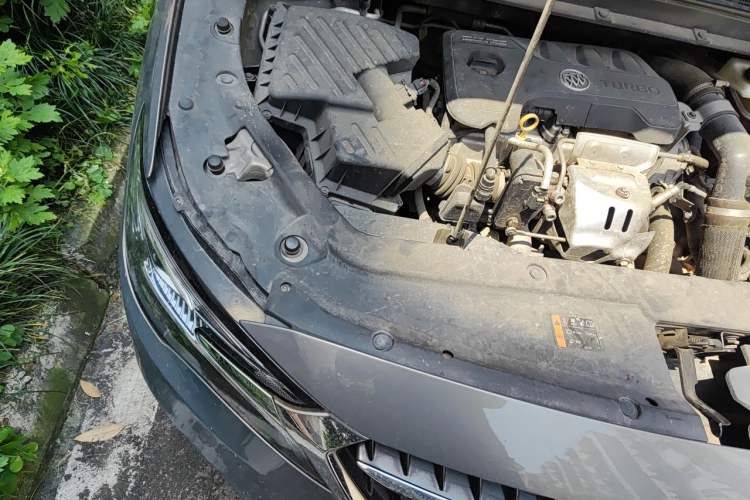 Used Buick GL6 2018 18T 6-Seater Luxury Model Engine Bay Right