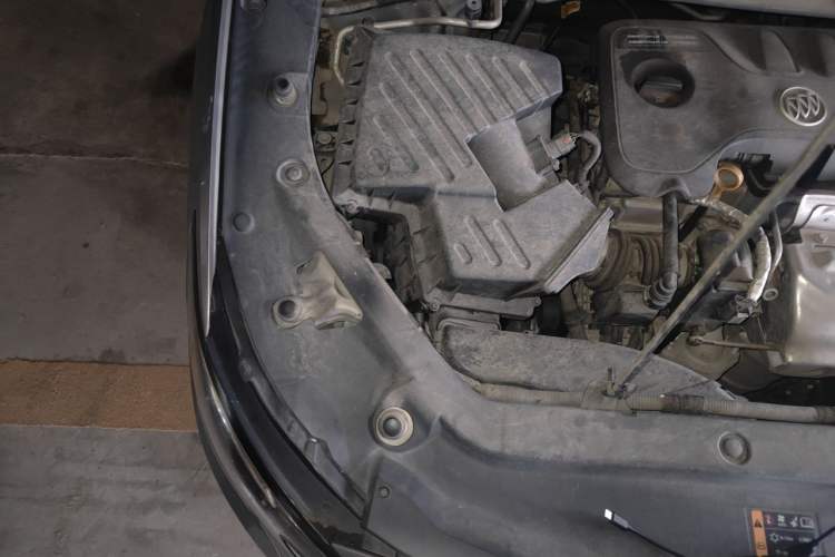 Used Buick GL6 2018 18T 6-Seater Luxury Model Engine Bay Right