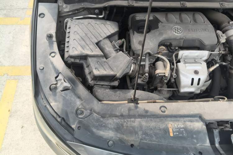 Used Buick GL6 2018 18T 6-Seater Prestige Model Engine Bay Right