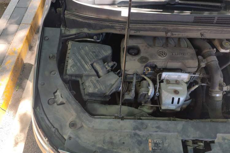 Used Buick GL6 2018 18T 6-Seater Elite Model Engine Bay Right