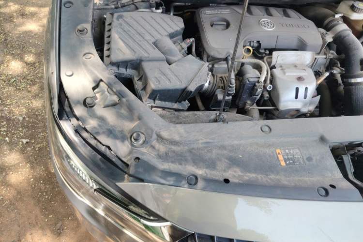 Used Buick GL6 2018 18T 5-seat Luxury Model Engine Bay Right