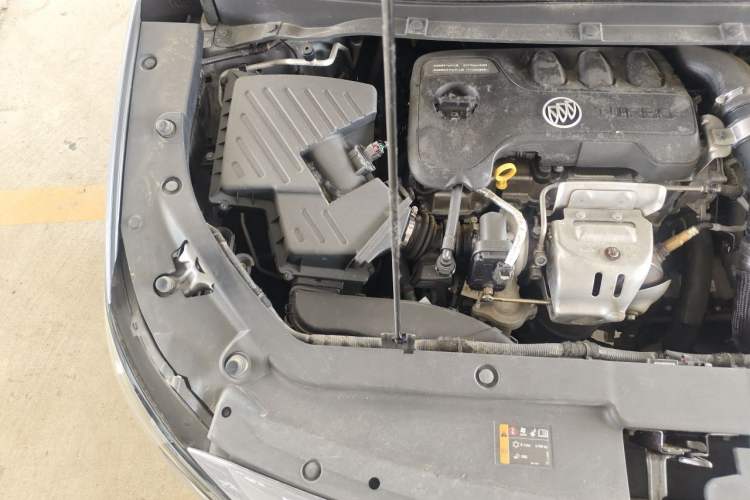 Used Buick GL6 2018 18T 6-Seater Prestige Model Engine Bay Right