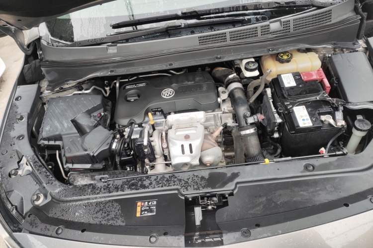 Used Buick GL6 2018 18T 6-Seater Prestige Model Engine Bay