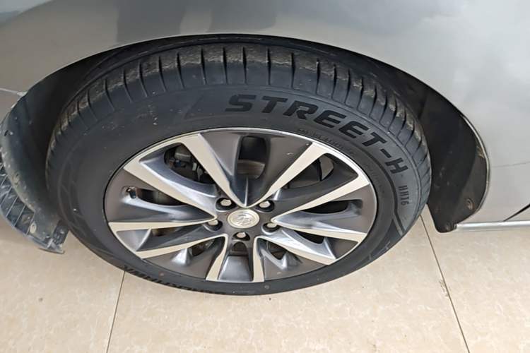 Used Buick GL6 2018 18T 6-Seater Prestige Model Exterior 4
