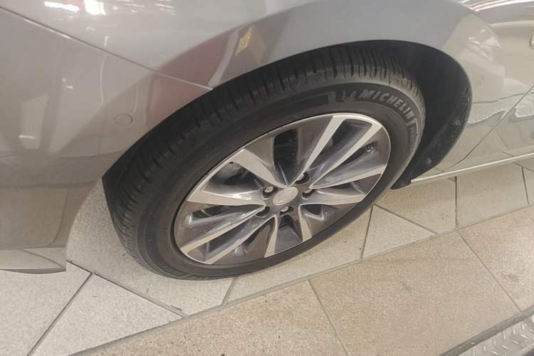 Used Buick GL6 2018 18T 6-Seater Prestige Model Exterior 4