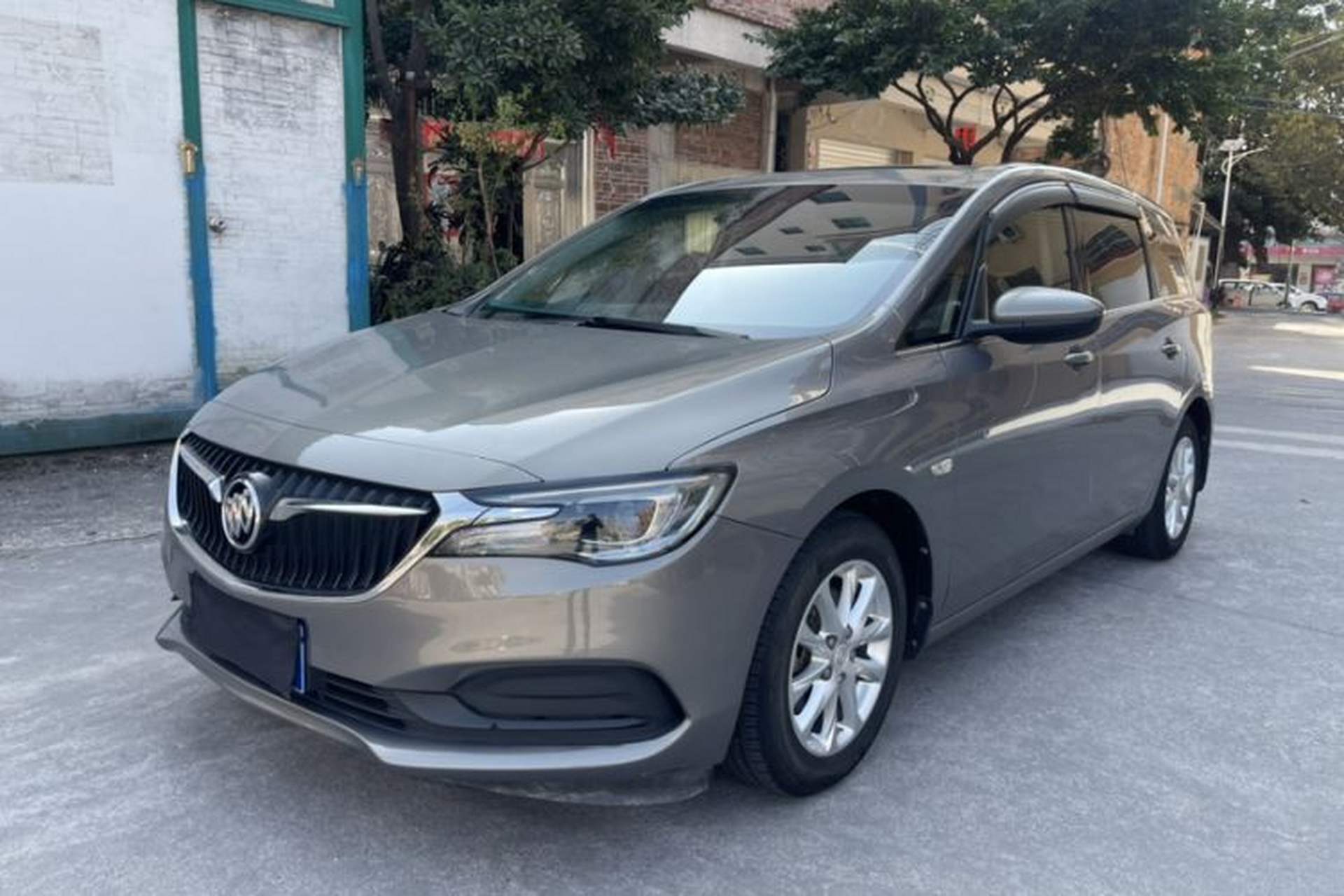 Used Buick GL6 2018 18T 6-Seater Luxury Model Front Left 45 Deg