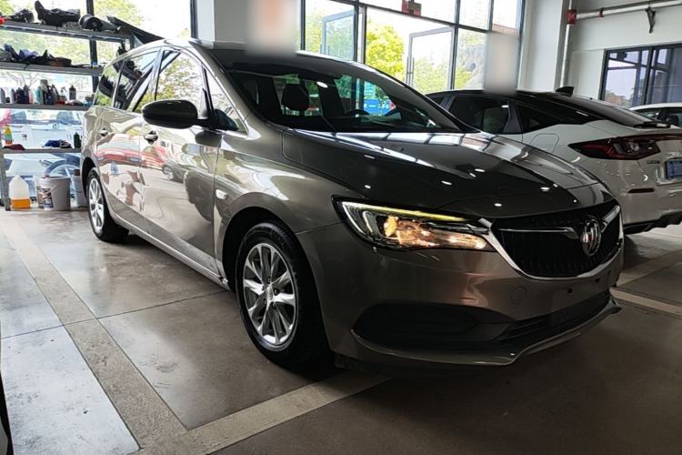 Used Buick GL6 2018 18T 6-Seater Luxury Model Front Right 45 Deg