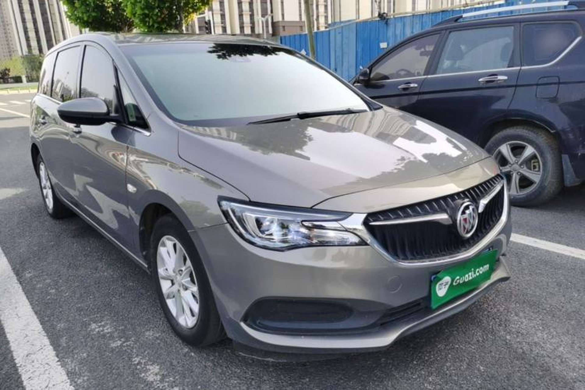 Used Buick GL6 2018 18T 6-Seater Luxury Model Front Right 45 Deg