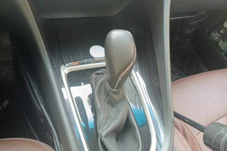 Used Buick GL6 2018 18T 6-Seater Luxury Model Gear Lever