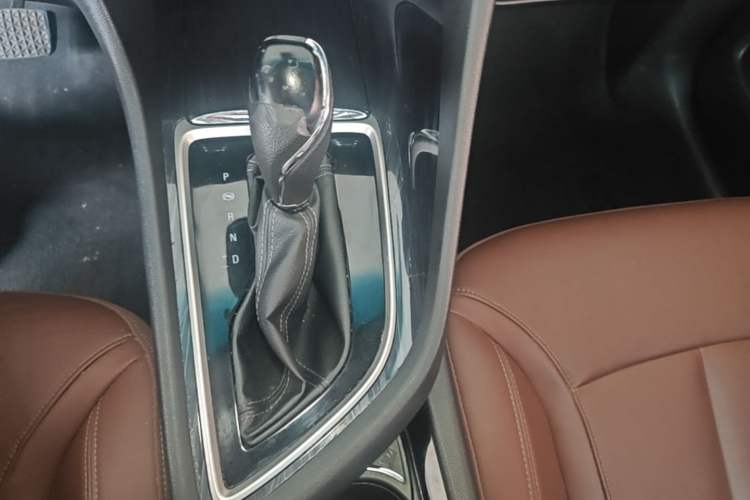 Used Buick GL6 2018 18T 6-Seater Prestige Model Gear Lever