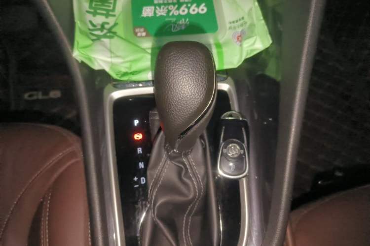 Used Buick GL6 2018 18T 6-Seater Prestige Model Gear Lever