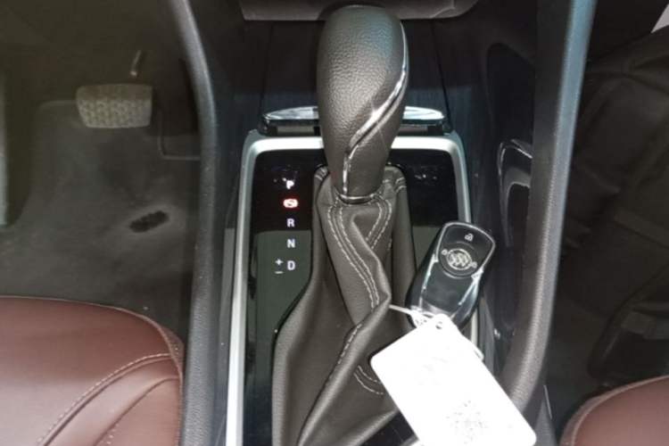 Used Buick GL6 2018 18T 6-Seater Luxury Model Gear Lever