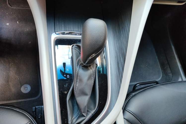 Used Buick GL6 2018 18T 6-Seater Elite Model Gear Lever
