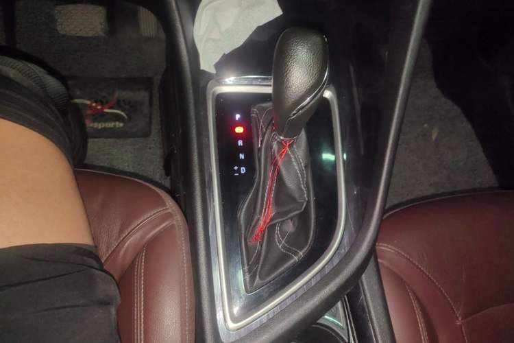 Used Buick GL6 2018 18T 6-Seater Luxury Model Gear Lever