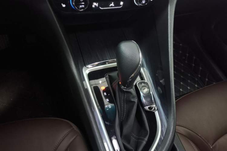 Used Buick GL6 2018 18T 6-Seater Luxury Model Gear Lever