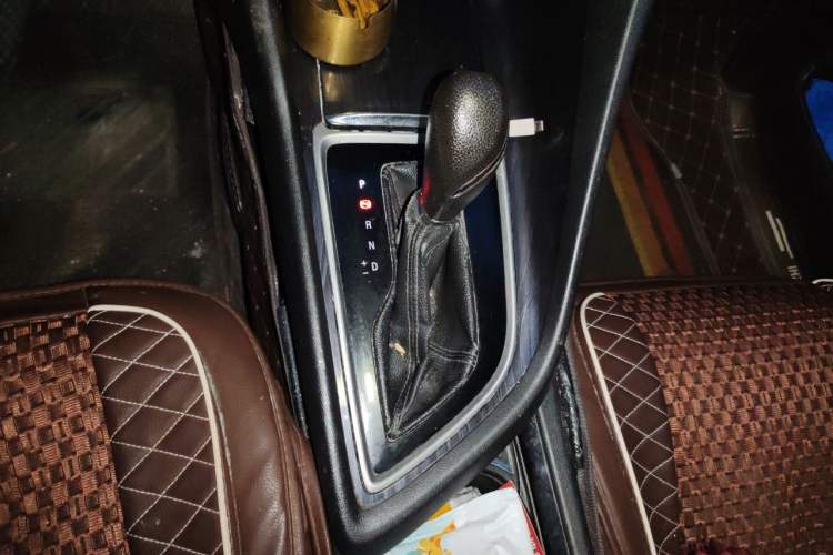 Used Buick GL6 2018 18T 6-Seater Luxury Model Gear Lever