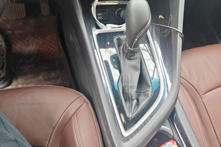 Used Buick GL6 2018 18T 6-Seater Luxury Model Gear Lever