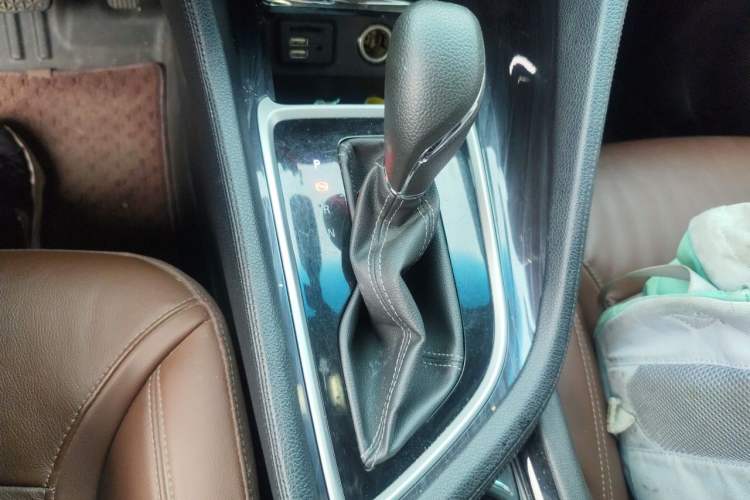 Used Buick GL6 2018 18T 6-Seater Luxury Model Gear Lever