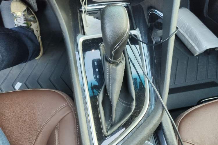 Used Buick GL6 2018 18T 6-Seater Prestige Model Gear Lever