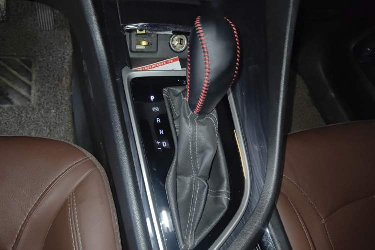 Used Buick GL6 2018 18T 6-Seater Luxury Model Gear Lever