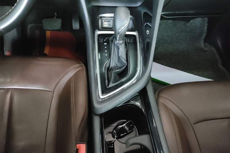 Used Buick GL6 2018 18T 6-Seater Luxury Model Gear Lever
