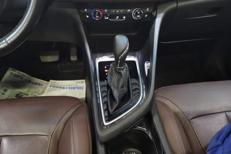 Used Buick GL6 2018 18T 6-Seater Prestige Model Gear Lever