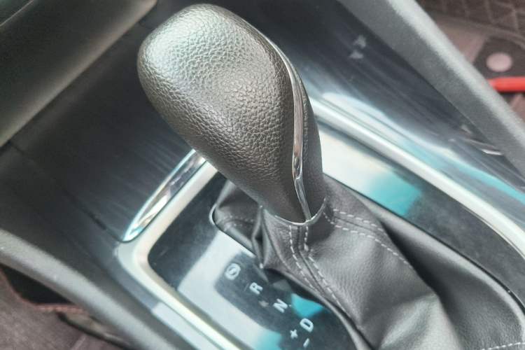 Used Buick GL6 2018 18T 6-Seater Prestige Model Gear Lever