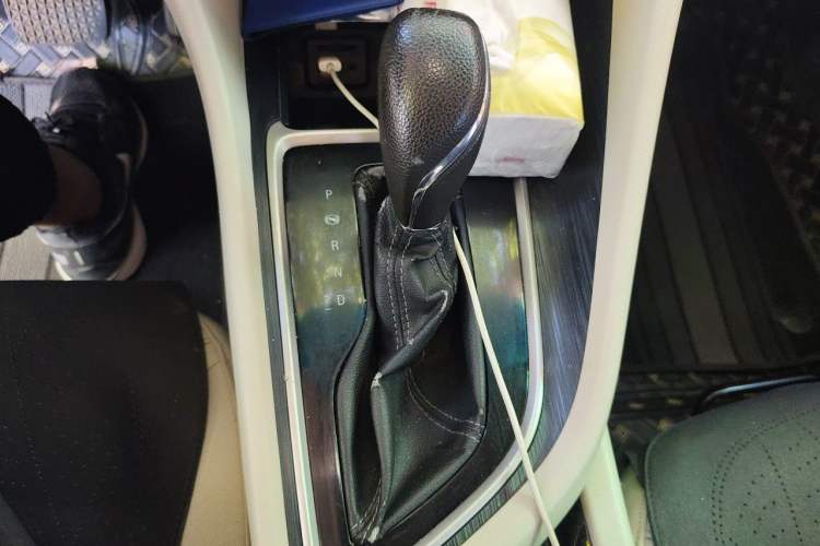 Used Buick GL6 2018 18T 6-Seater Elite Model Gear Lever