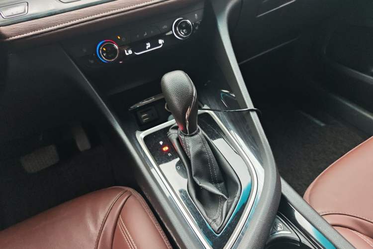 Used Buick GL6 2018 18T 6-Seater Prestige Model Gear Lever