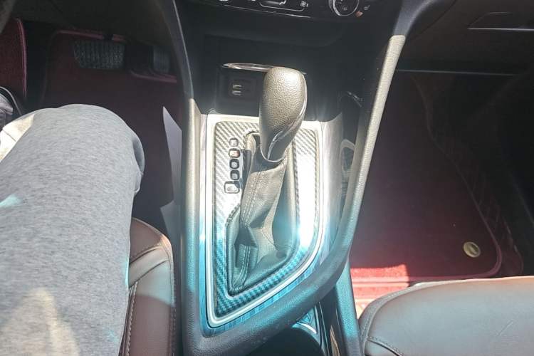 Used Buick GL6 2018 18T 6-Seater Prestige Model Gear Lever