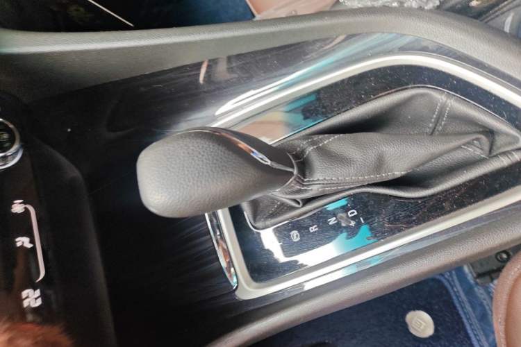 Used Buick GL6 2018 18T 6-Seater Luxury Model Gear Lever