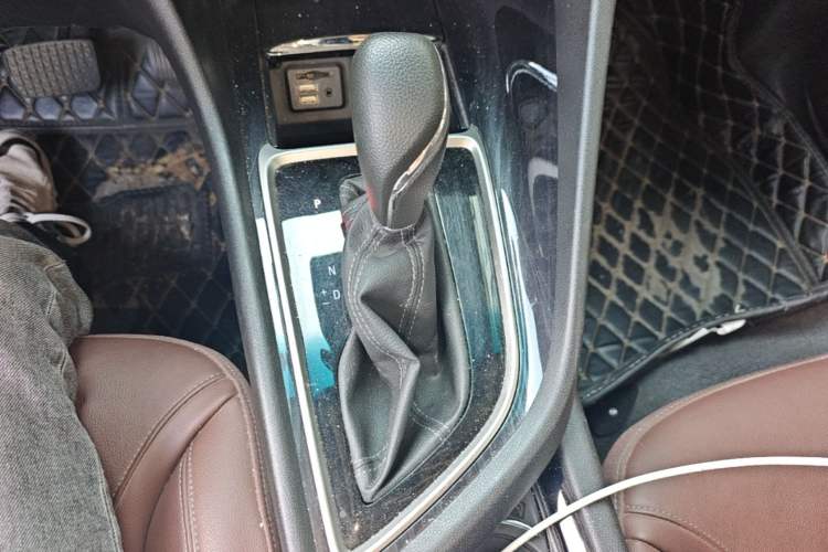 Used Buick GL6 2018 18T 6-Seater Prestige Model Gear Lever