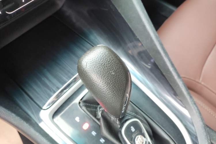 Used Buick GL6 2018 18T 6-Seater Prestige Model Gear Lever