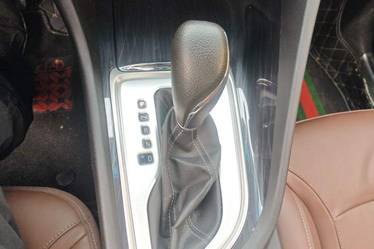 Used Buick GL6 2018 18T 6-Seater Prestige Model Gear Lever