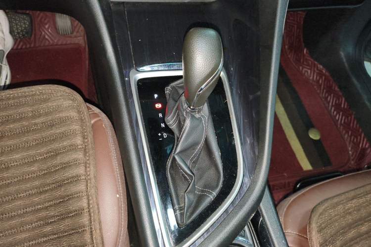 Used Buick GL6 2018 18T 6-Seater Prestige Model Gear Lever