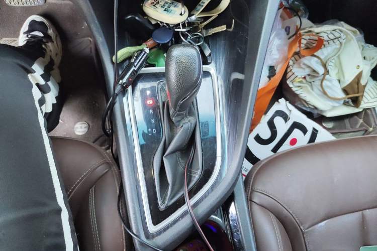 Used Buick GL6 2018 18T 6-Seater Luxury Model Gear Lever