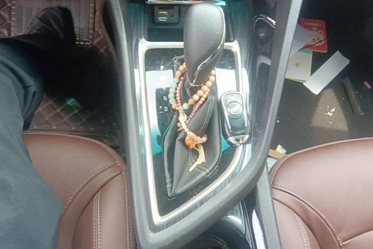 Used Buick GL6 2018 18T 6-Seater Prestige Model Gear Lever