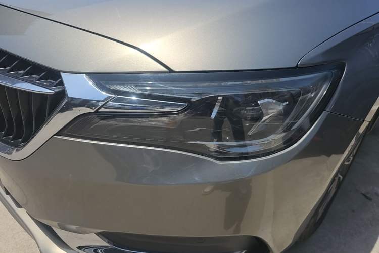 Used Buick GL6 2018 18T 6-Seater Prestige Model Left Front Headlight