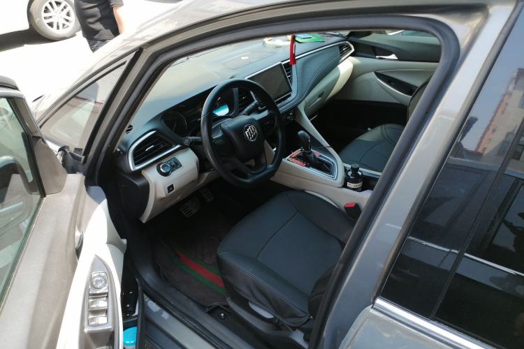 Used Buick GL6 2018 18T 6-Seater Elite Model Left Front Seat