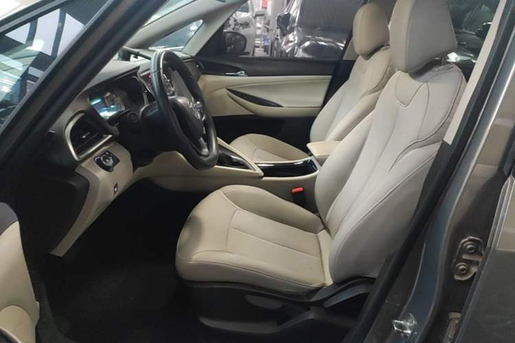Used Buick GL6 2018 18T 6-Seater Elite Model Left Front Seat