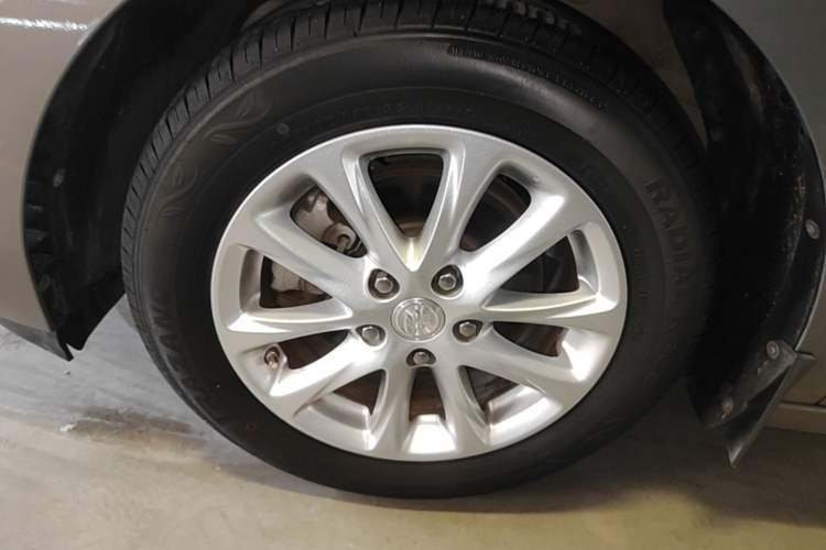 Used Buick GL6 2018 18T 6-Seater Luxury Model Left Front Wheel Hub