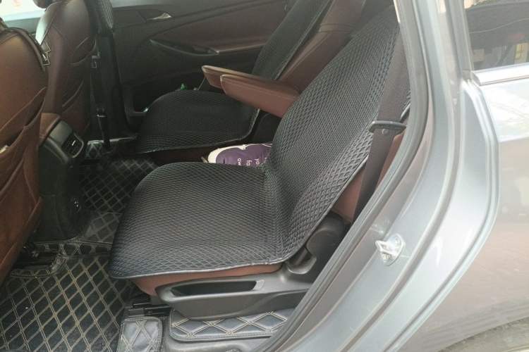 Used Buick GL6 2018 18T 6-Seater Luxury Model Left Rear Seat