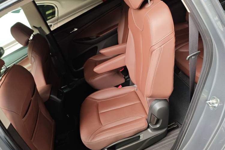 Used Buick GL6 2018 18T 6-Seater Luxury Model Left Rear Seat