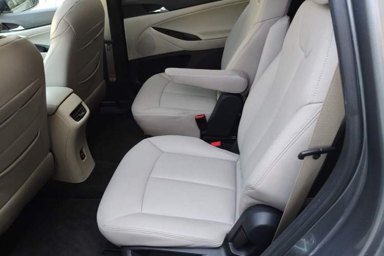 Used Buick GL6 2018 18T 6-Seater Elite Model Left Rear Seat