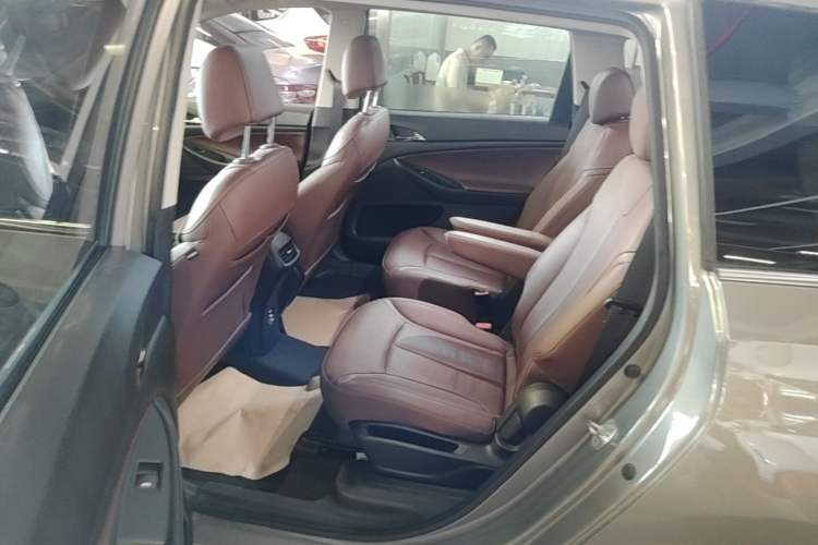 Used Buick GL6 2018 18T 6-Seater Luxury Model Left Rear Seat