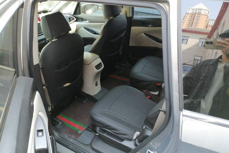 Used Buick GL6 2018 18T 6-Seater Elite Model Left Rear Seat
