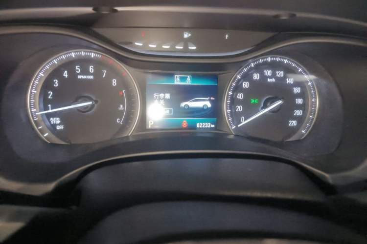 Used Buick GL6 2018 18T 6-Seater Prestige Model Odometer Close Up