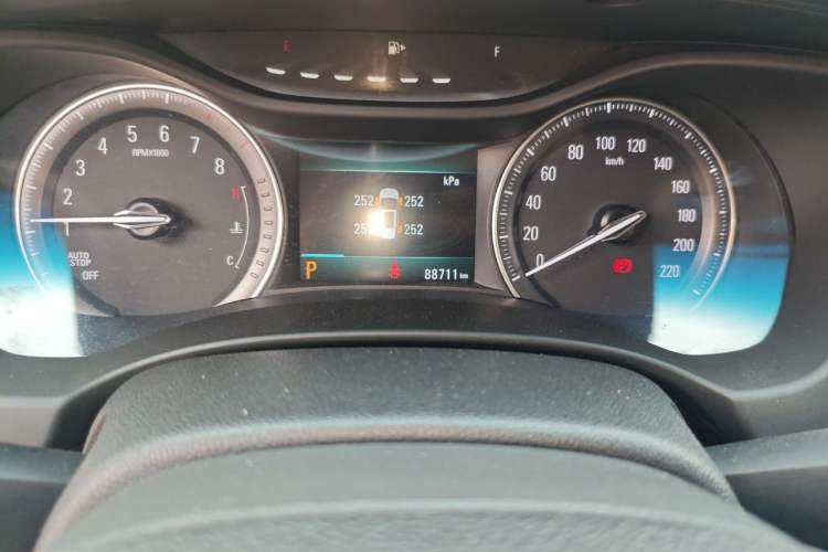 Used Buick GL6 2018 18T 5-seat Luxury Model Odometer Close Up