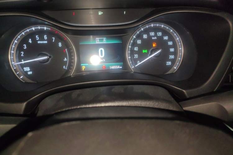 Used Buick GL6 2018 18T 6-Seater Luxury Model Odometer Close Up