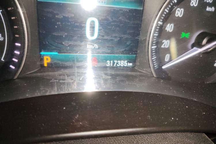 Used Buick GL6 2018 18T 6-Seater Luxury Model Odometer Close Up